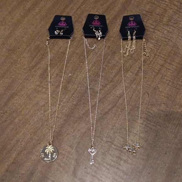 Gold tone necklaces with matching earrings paparazzi brand - Picture 1 of 4